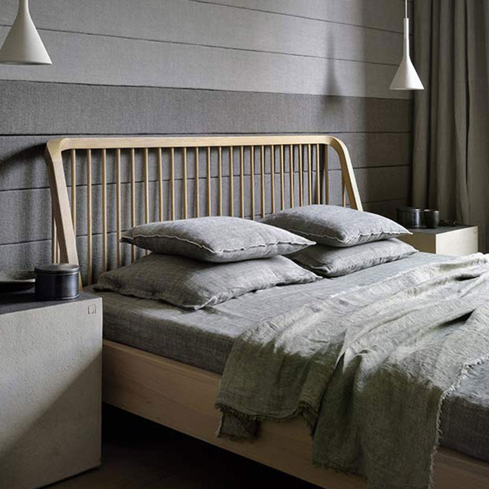 Oak Spindle bed Ethnicraft